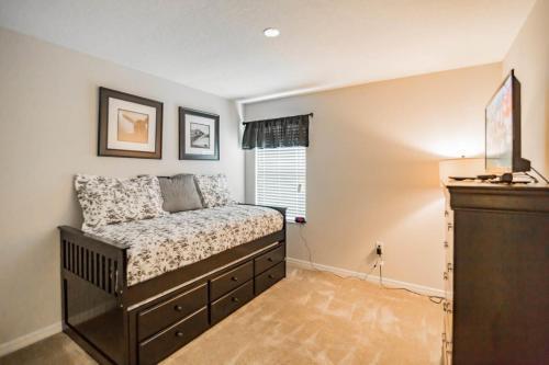 Beautiful 4 Bedroom 3.5 Bath End Unit Town Home Located In Compass Bay