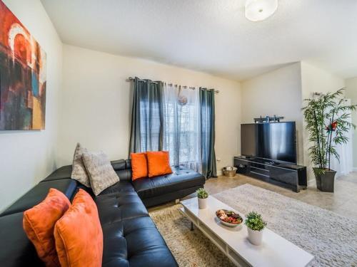 Fantastic 4 Bedroom 3 Bath Town Home With Private Pool