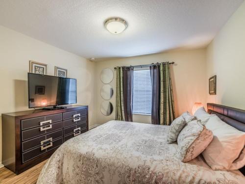 Fantastic 4 Bedroom 3 Bath Town Home With Private Pool