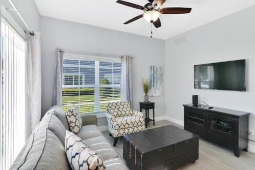 4 Bed 3 Bath Town Home In Magical Orlando