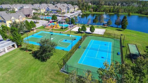 4 Bed 3 Bath Town Home In Magical Orlando