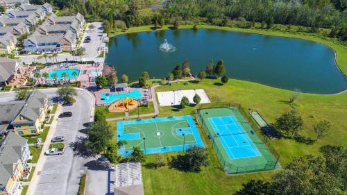 4 Bed 3 Bath Town Home In Magical Orlando