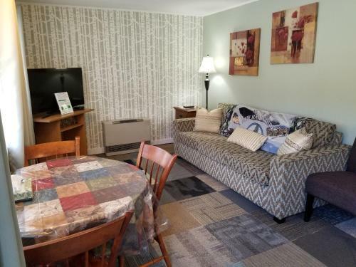White Mountain Motel And Cottages