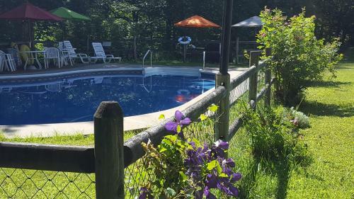 White Mountain Motel And Cottages