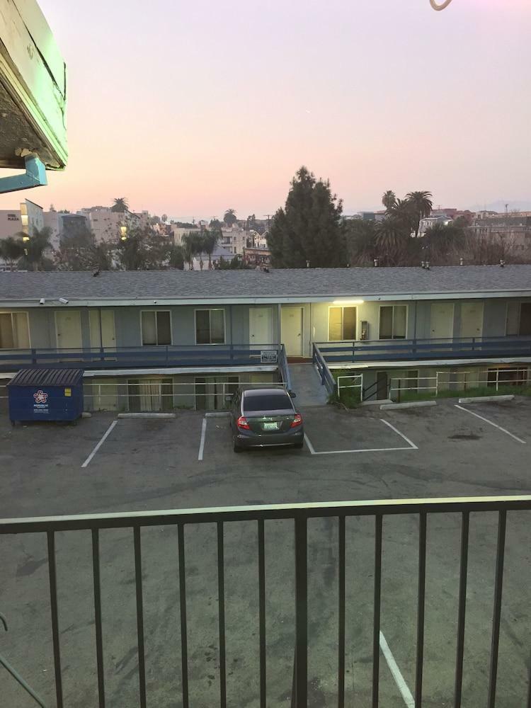 Hotel Holiday Lodge