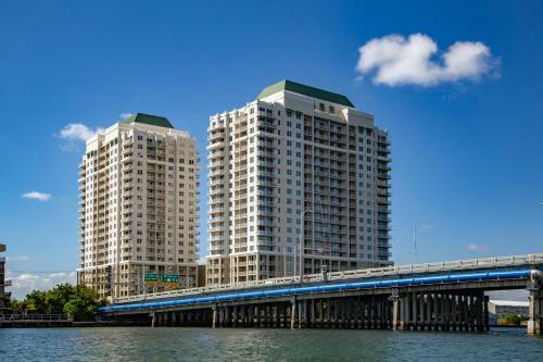 Mare Azur Miami Luxury Apartments By Grand Bay