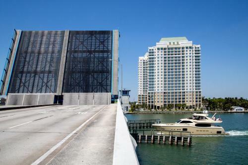 Mare Azur Miami Luxury Apartments By Grand Bay