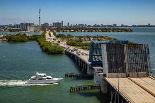 Mare Azur Miami Luxury Apartments By Grand Bay