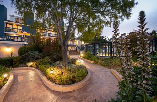 Hotel Mariposa Inn And Suites