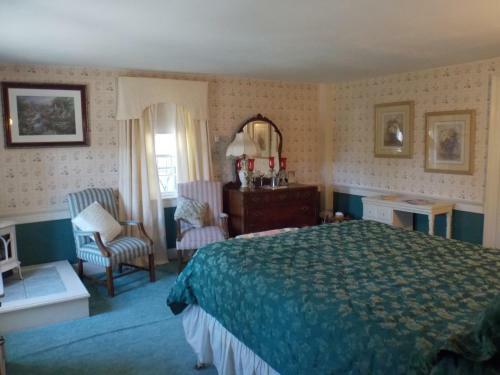 Bed & Breakfast Old Red Inn & Cottages