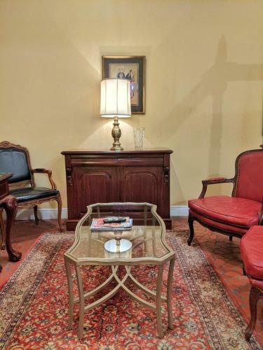 Hostal Bon Maison Guest House