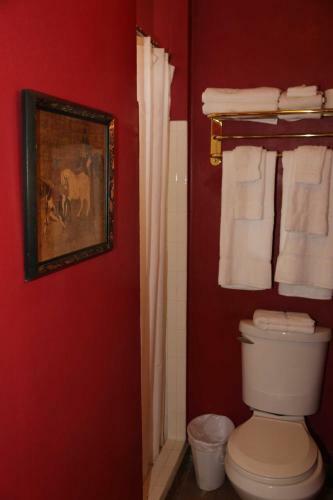 Hostal Bon Maison Guest House