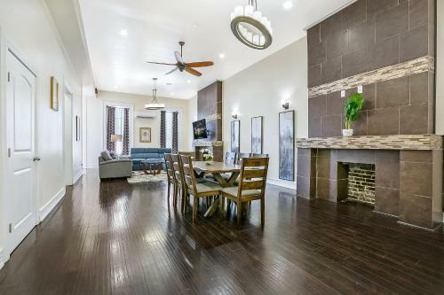 Aparthotel Luxury 4br Condo In Downtown By Hosteeva
