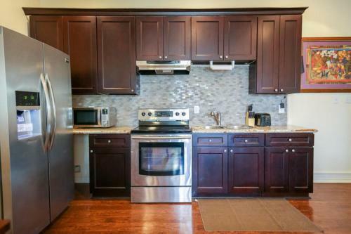 Aparthotel Luxury 4br Condo In Downtown By Hosteeva