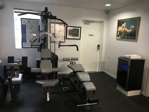 Apartamentos 5 Br - Sleeps 8! Steps From Bourbon Street!