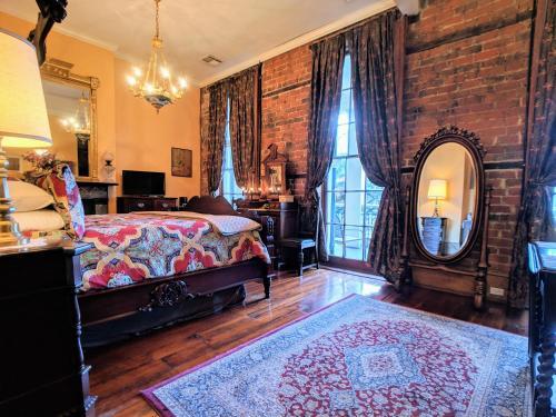 Bed & Breakfast Parisian Courtyard Inn