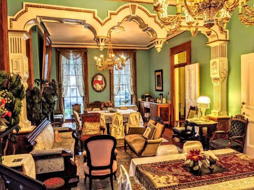 Bed & Breakfast Parisian Courtyard Inn