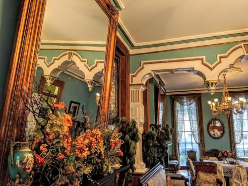 Bed & Breakfast Parisian Courtyard Inn