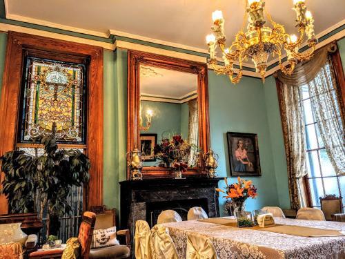 Bed & Breakfast Parisian Courtyard Inn