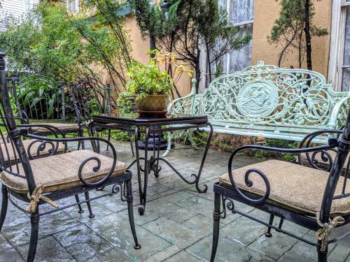 Bed & Breakfast Parisian Courtyard Inn
