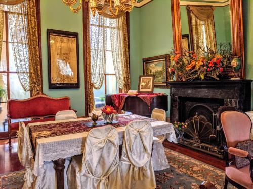 Bed & Breakfast Parisian Courtyard Inn