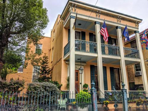 Bed & Breakfast Parisian Courtyard Inn