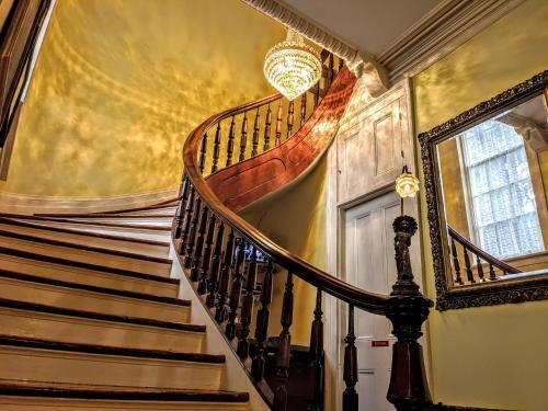 Bed & Breakfast Parisian Courtyard Inn