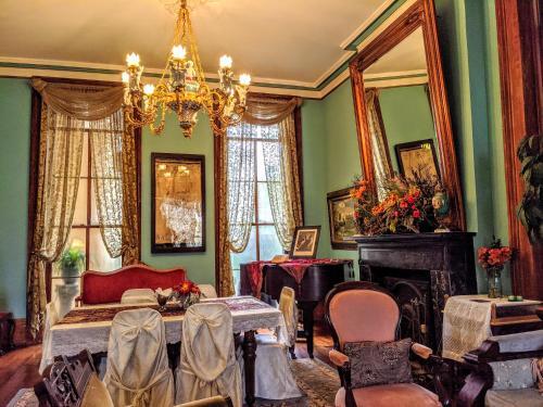 Bed & Breakfast Parisian Courtyard Inn