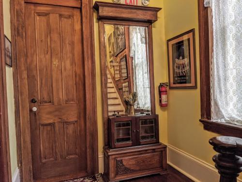 Bed & Breakfast Parisian Courtyard Inn