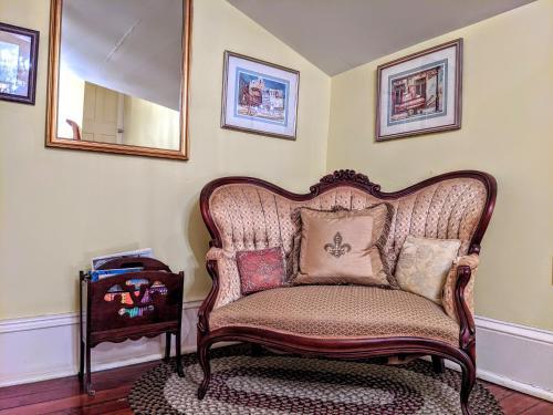 Bed & Breakfast Parisian Courtyard Inn