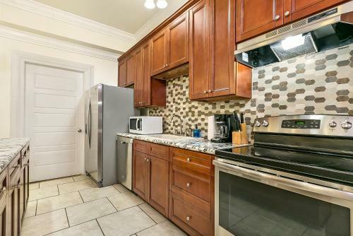 Apartamento Spacious 4br City Condo Steps From St Charles Ave