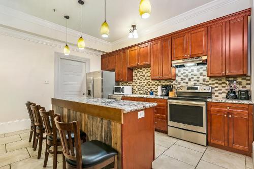 Apartamento Spacious 4br City Condo Steps From St Charles Ave