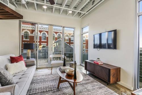 Apartamento Two-bedroom, Two-bath Penthouse Apt In Warehouse Dist.