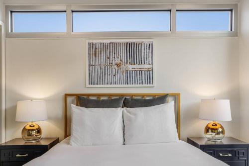 Apartamento Two-bedroom, Two-bath Penthouse Apt In Warehouse Dist.
