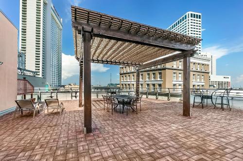 Gorgeous Apartments In Merchant Lofts By Hosteeva