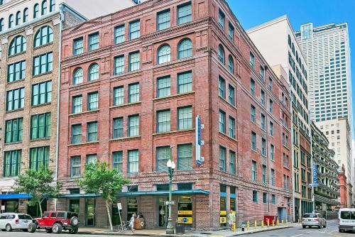 Gorgeous Apartments In Merchant Lofts By Hosteeva