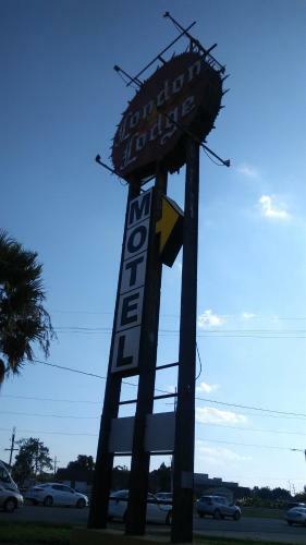 London Lodge Motel
