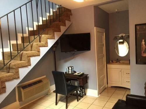 Frenchmen Hotel