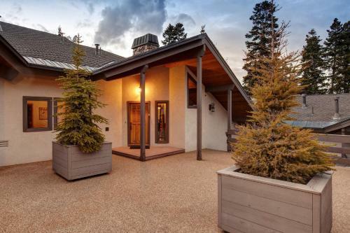Abode At Ontario Lodge