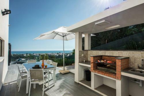 Albufeira Villa Sleeps 12 Pool Air Con Wifi