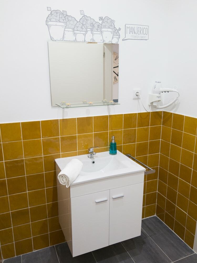 Hostal Lisbon Check-in Guesthouse