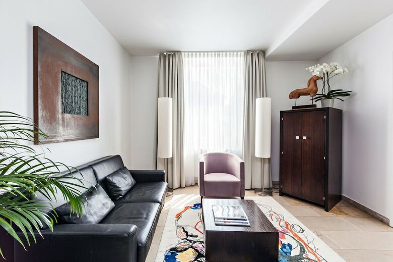 Burns Art Hotel