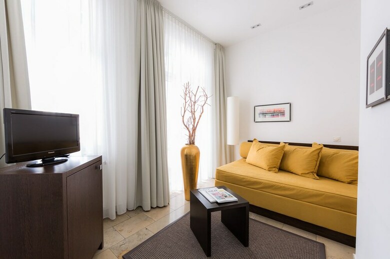Burns Art Hotel