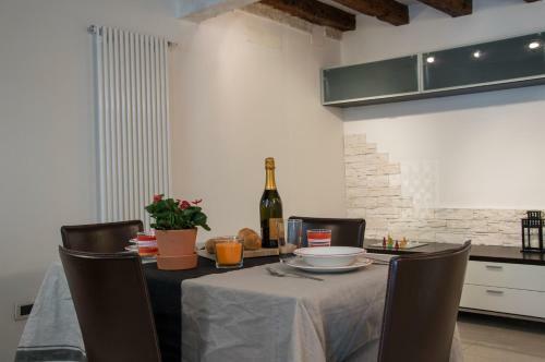 Venicein Apartments