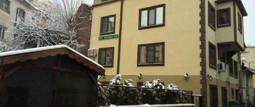 Araz Apart