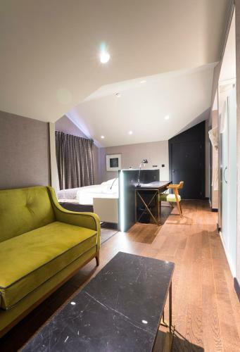 7 Rooms Boutique Hotel