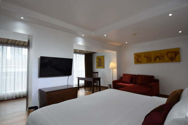 Hotel The Swiss Lodge