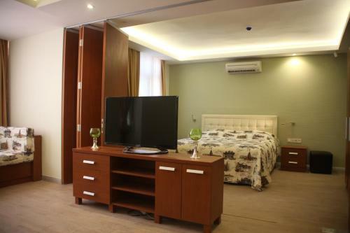 Honey House Apartment