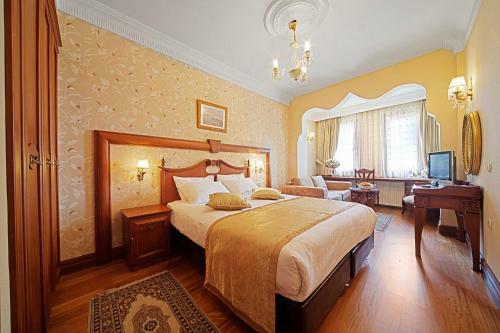 Azade Hotel