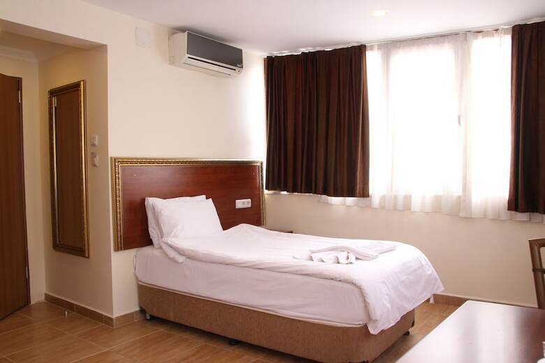 Hotel Real Life